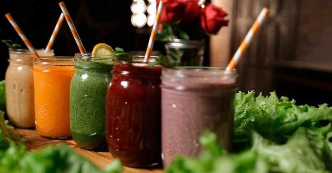 Smoothies vs Juicing image